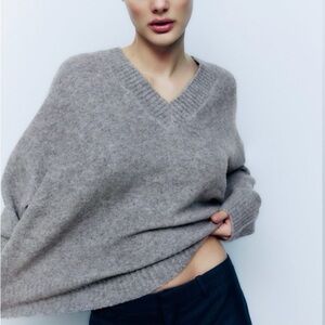 Zara Women's Gray V-Neck Sweater